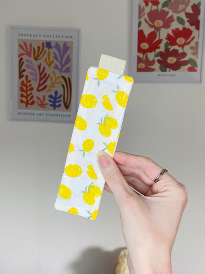 marque-page tissu citron fait main
accessoire lecture artisanale